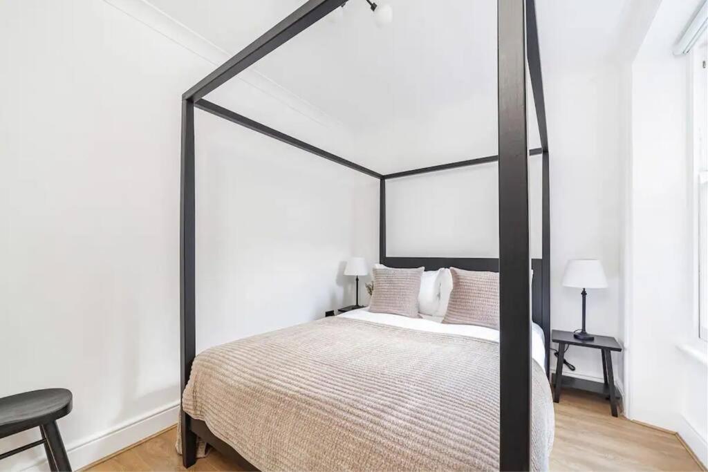 Chic Chelsea Apartment Steps From Kings Road Londra Esterno foto